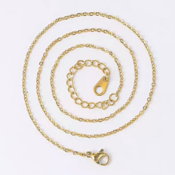 Stainless steel - Minimalist gold plated cross o chain necklace - Picture 3 of 5